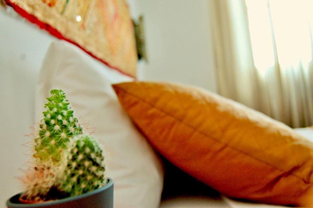 Apartamentos Puerta Real Sevilla Экстерьер фото