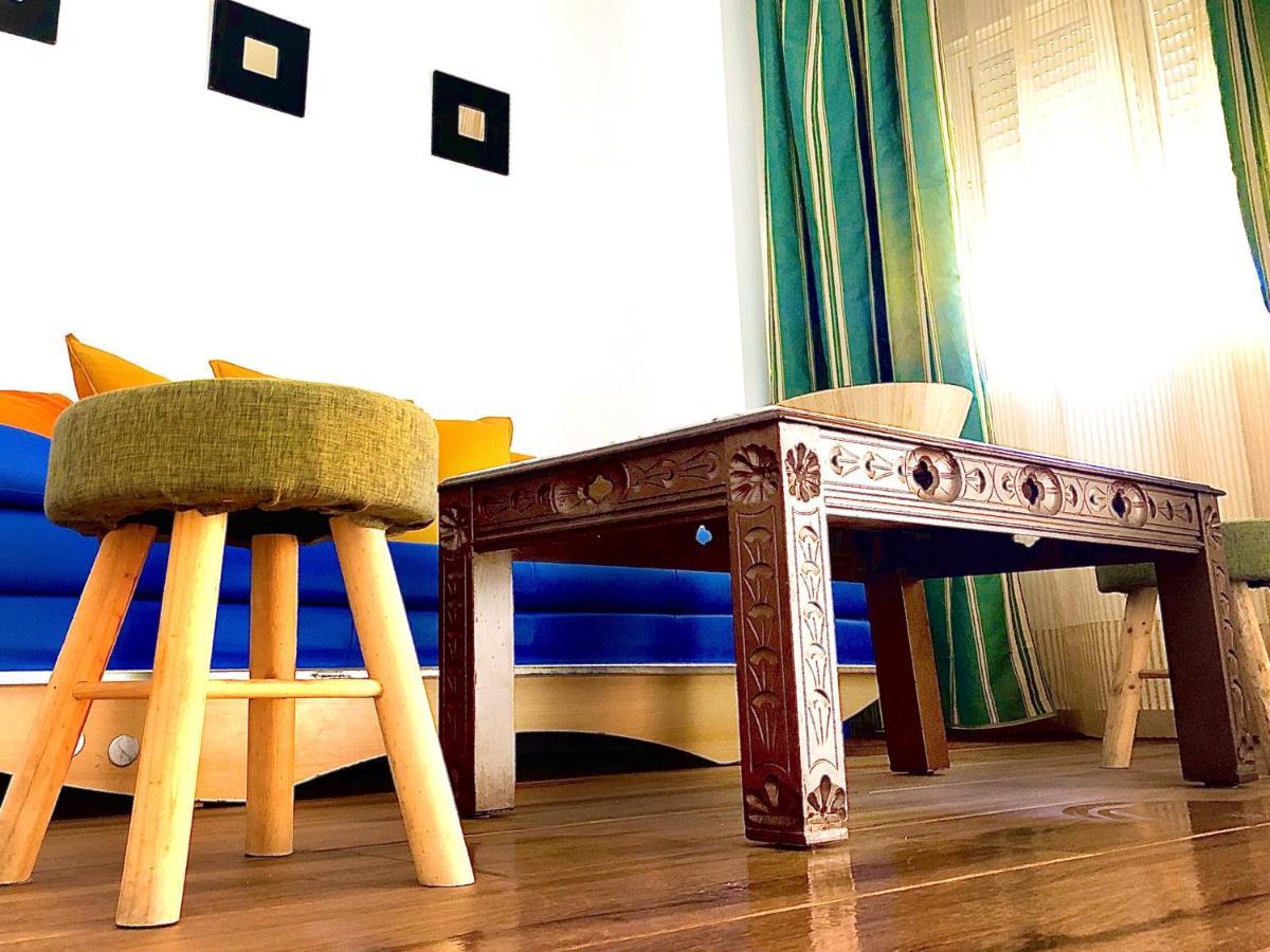 Apartamentos Puerta Real Sevilla Экстерьер фото